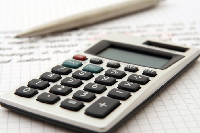 accountant-g9c661618a_1920